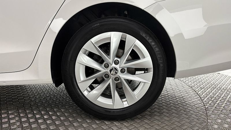 Škoda Octavia 2.0 TDI DSG Style Combi - fotka 19 z 26