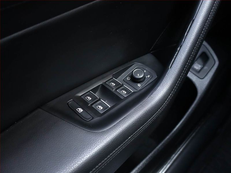Volkswagen Passat (2018) Highline 2.0 TDI, Kůže, Navi - fotka 18 z 18