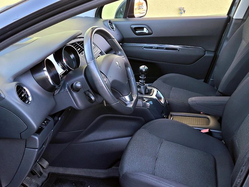 Peugeot 5008 1,6THP SW *DIGIKLIMA* - fotka 33 z 48