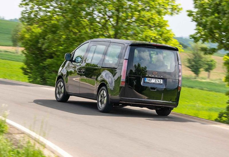 Auto jsem zatím mohl vyzkoušet pouze na hodinu