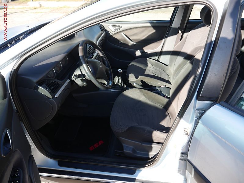 Citroën C5 (2007) 1.6 HDi, ČR, autoAC - fotka 9 z 19