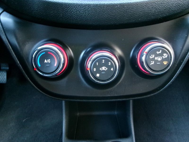 Opel Karl (2016) 1,0L KLIMA TEMP 9x AIRB - fotka 18 z 27