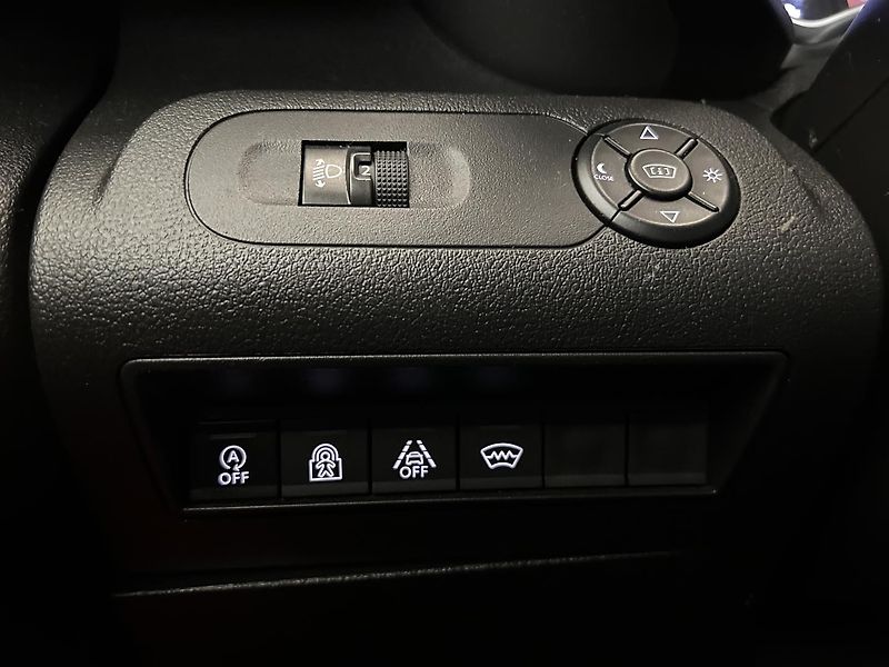 Citroën Berlingo 1.5 HDI XL SHINE EAT8 - fotka 12 z 21