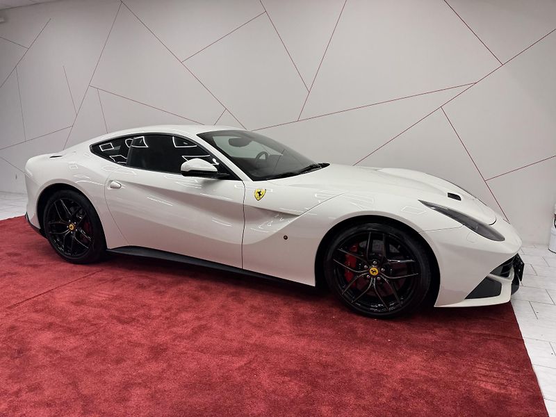 Ferrari F12 Berlinetta (2014) F12 LIFT*DISPALY*CAMERA*CARBON - fotka 6 z 12