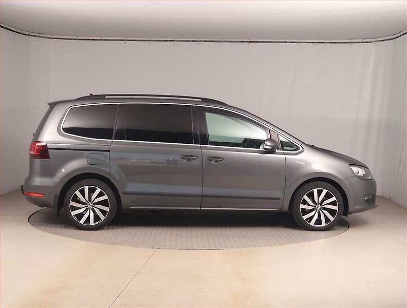 Volkswagen Sharan (2018) Highline 2.0 TDI BMT, 7 míst - fotka 6 z 23