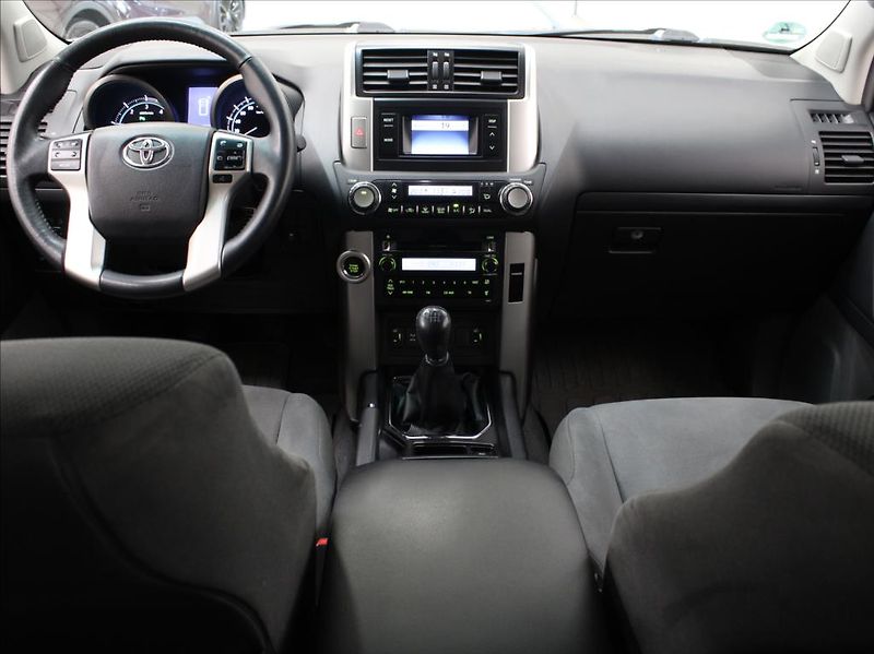 Toyota Land Cruiser 3,0 D-4D Anniversary 120tkm.ČR - fotka 8 z 22