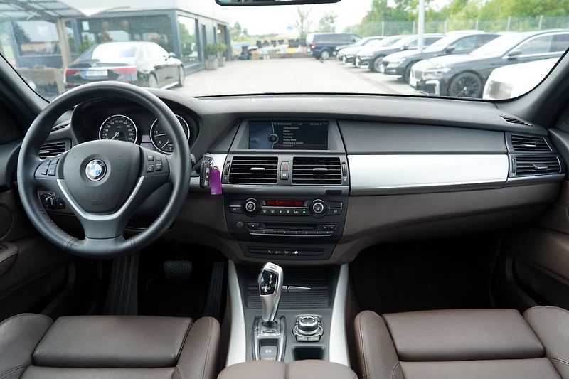 BMW X5 4.0d xDrive/kůže/7míst/55.000k - fotka 27 z 44