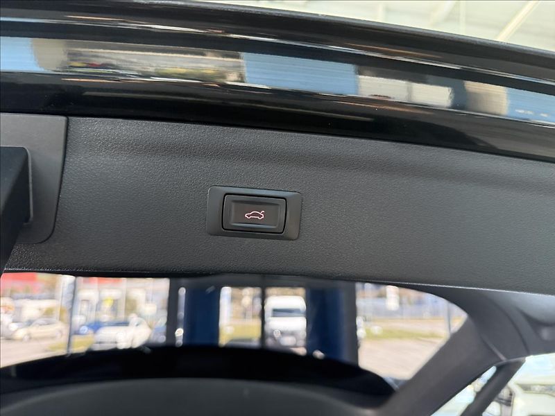 Audi Q3 1,4   TSI 110kW,SERVISKA,TAŽNE - fotka 23 z 24