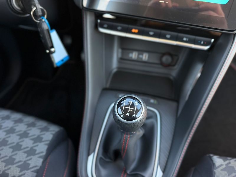MG ZS ESSENTIAL 1.5 106 MAN5 - fotka 23 z 24