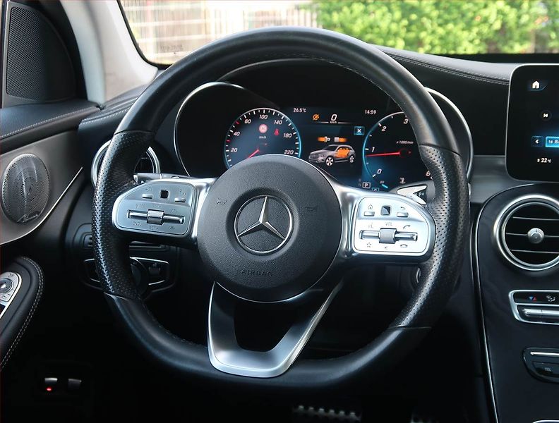 Mercedes-Benz GLC (2020) AMG line 300 d 4MATIC - fotka 18 z 26