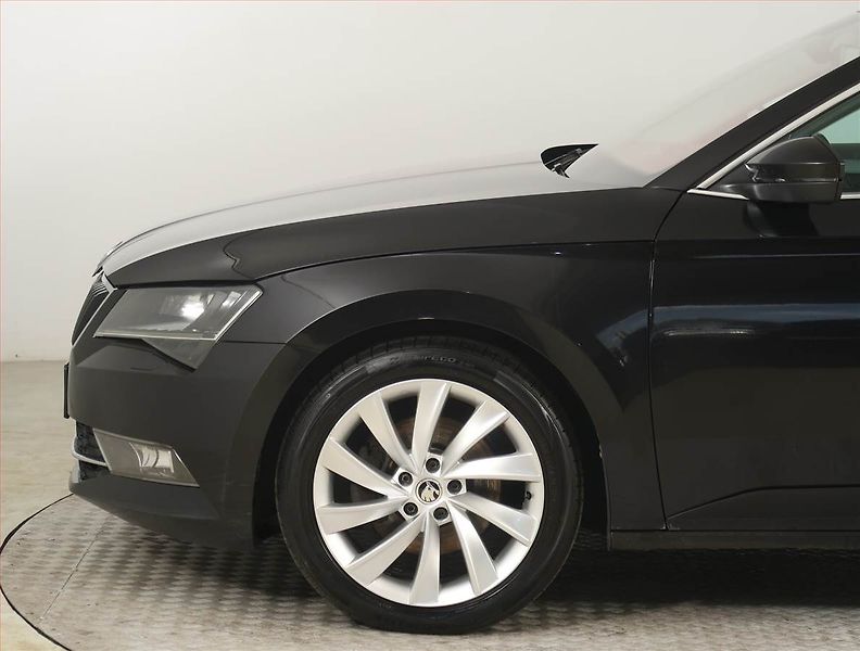 Škoda Superb (2016) 2.0 TDI, Navi, Bi-Xenony - fotka 14 z 22