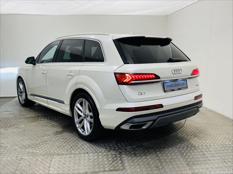 Audi Q7 3,0 TDI 210kW 7Míst S-Line - fotka 30 z 32