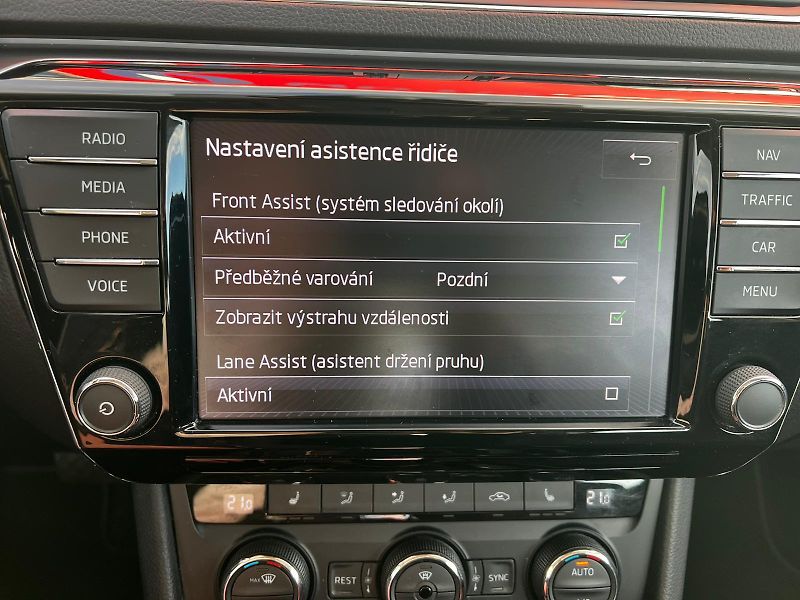 Škoda Superb 1.6TDI DSG Style Panorama - fotka 18 z 23