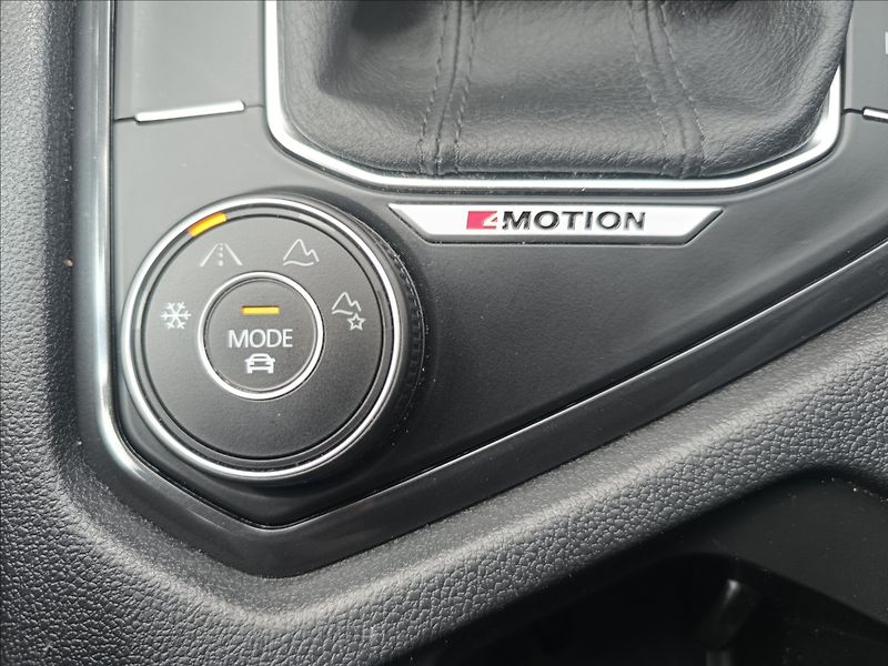 Volkswagen Tiguan Allspace 2,0 TDi DSG 4x4 Rezervace - fotka 15 z 25