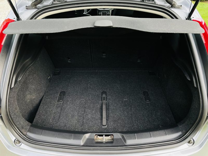 Volvo V40 2.0i MANUÁL KAMERA SERVISKA - fotka 20 z 45