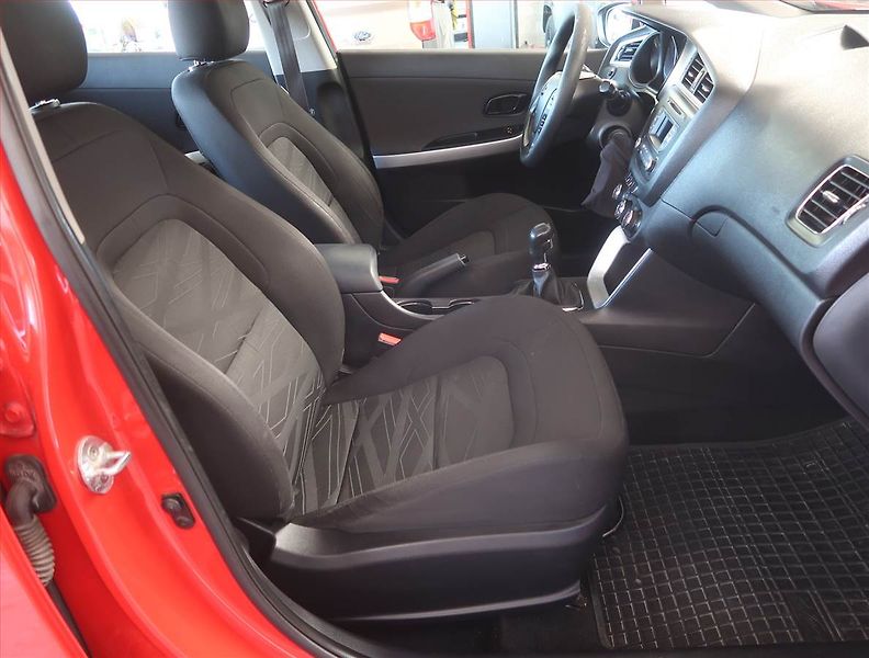 Kia Ceed (2016) 1.4 CVVT, Serv.kniha - fotka 9 z 15