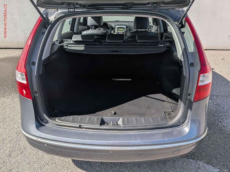 Hyundai i30 (2009) 1.6CVV-T, 2.maj,ČR, AC, kůže - fotka 7 z 14