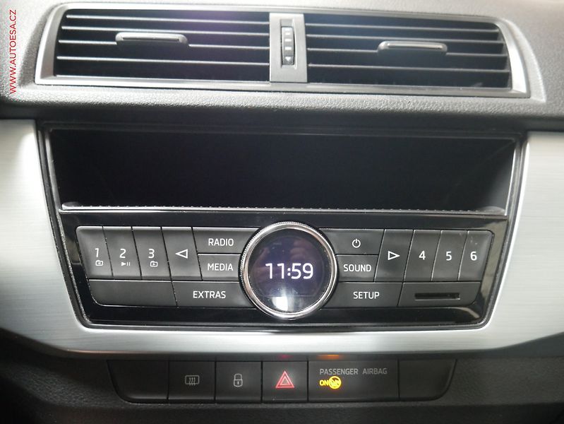 Škoda Fabia (2015) 1.2 TSi, ČR, AC, temp - fotka 15 z 16