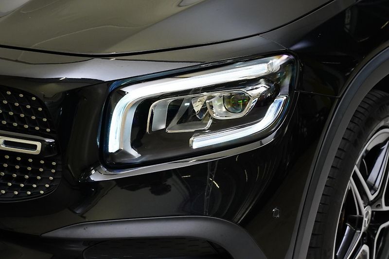 Mercedes-Benz GLB - fotka 9 z 25