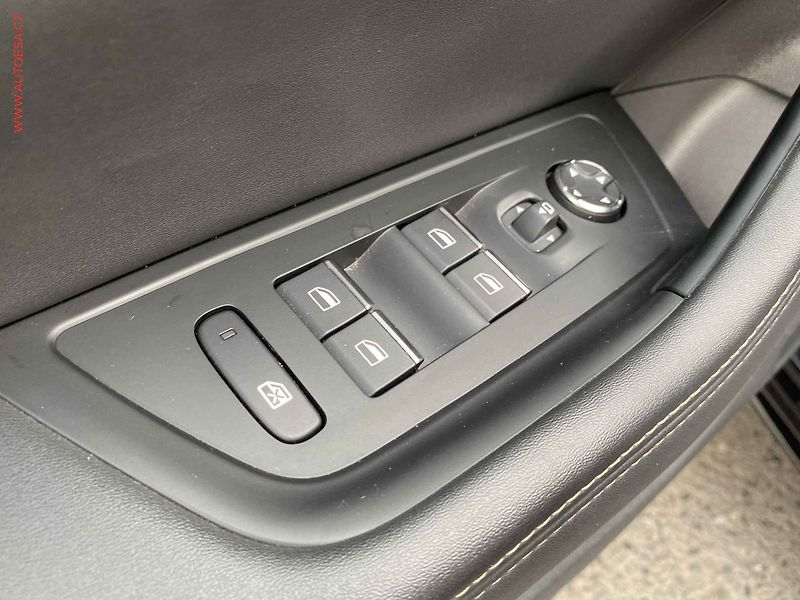 Peugeot 508 (2022) 1.2 PT, GT, LED, AT, navi - fotka 13 z 19