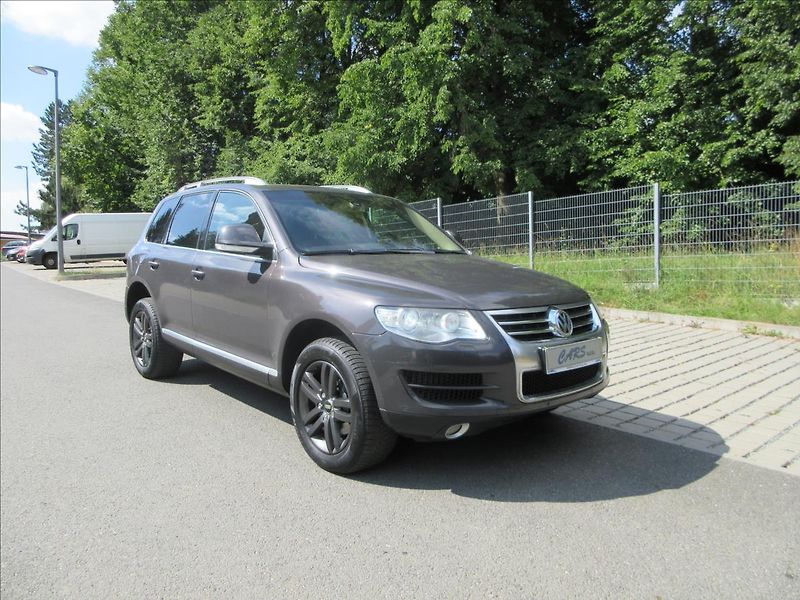 Volkswagen Touareg 3,0 TDi, Navi, Kůže, aut. Tažn - fotka 2 z 36