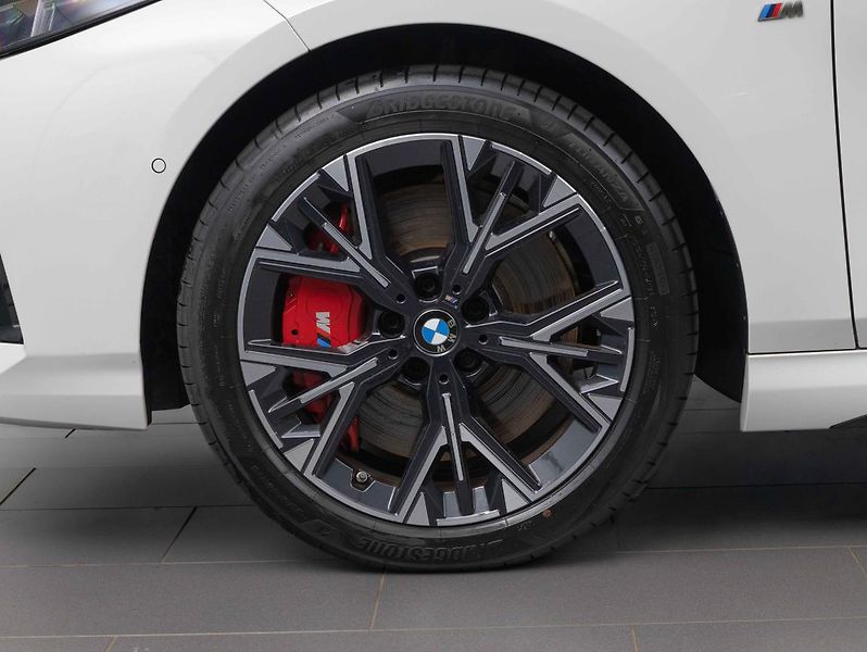 BMW Řada 1 M135 xDrive - fotka 6 z 22