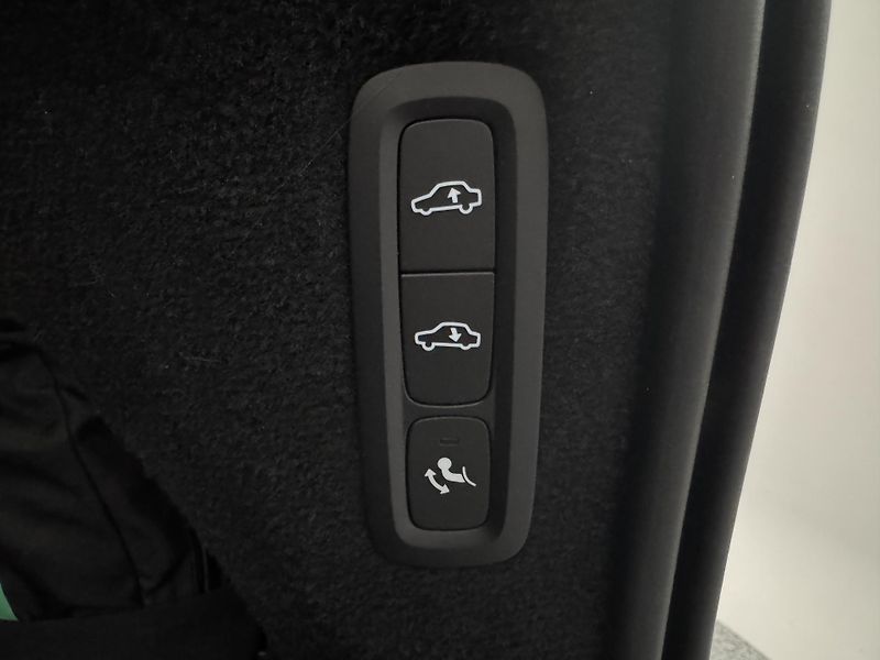 Volvo XC90 B5 AWD PLUS DARK CZ 1.maj - fotka 25 z 46