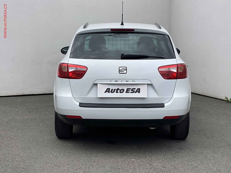 Seat Ibiza (2015) 1.4 16V, Style, výhřev sed - fotka 5 z 16