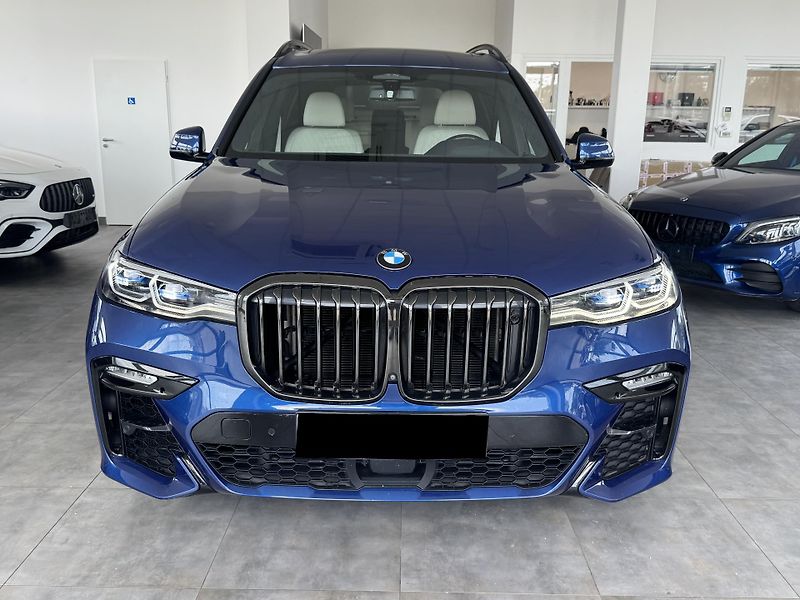 BMW X7 (2022) xDrive 40d M Sports - fotka 2 z 42