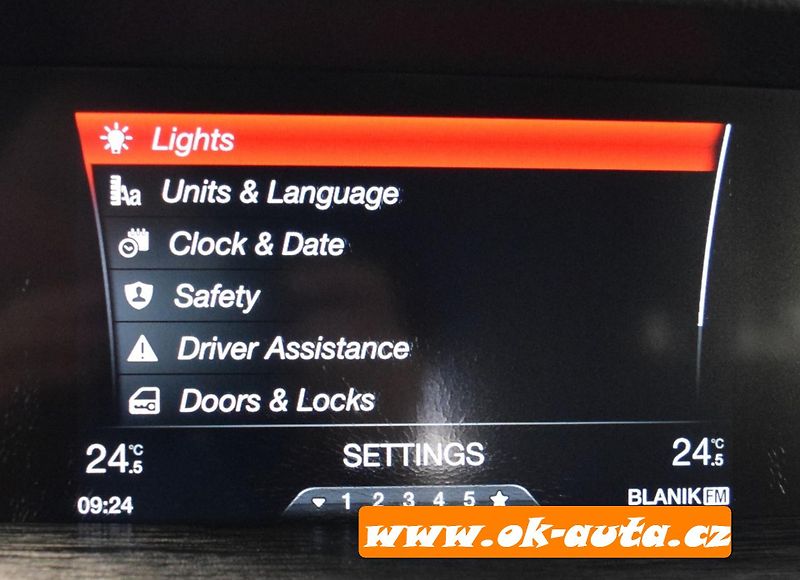 Alfa Romeo Stelvio 2.2 JTD Q4 SPORT 150 kW - DPH - fotka 44 z 60