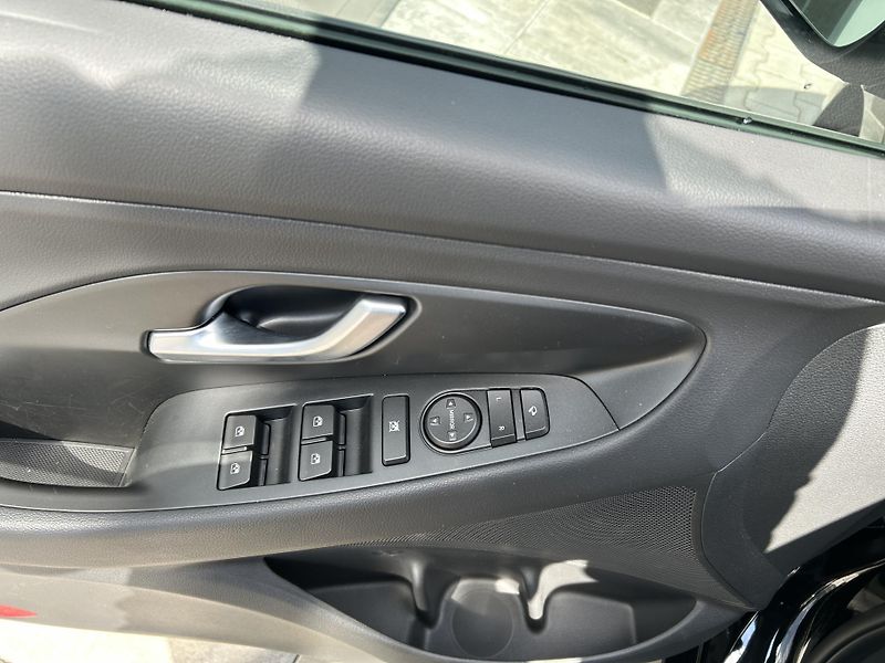 Hyundai i30 FB FL 1,0 T-GDI STYLE MHEV - fotka 13 z 30