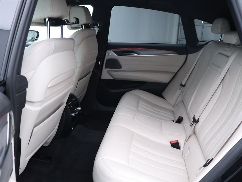 BMW Řada 6 3,0 250kW 640i xDrive GT CZ DP - fotka 15 z 38