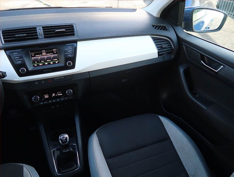 Škoda Fabia (2016) Style 1.2 TSI, Park. senzory - fotka 8 z 19