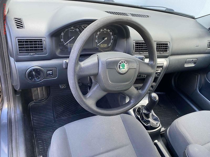 Škoda Octavia (2010) 1.6MPi, ČR, AC, tažné - fotka 12 z 14