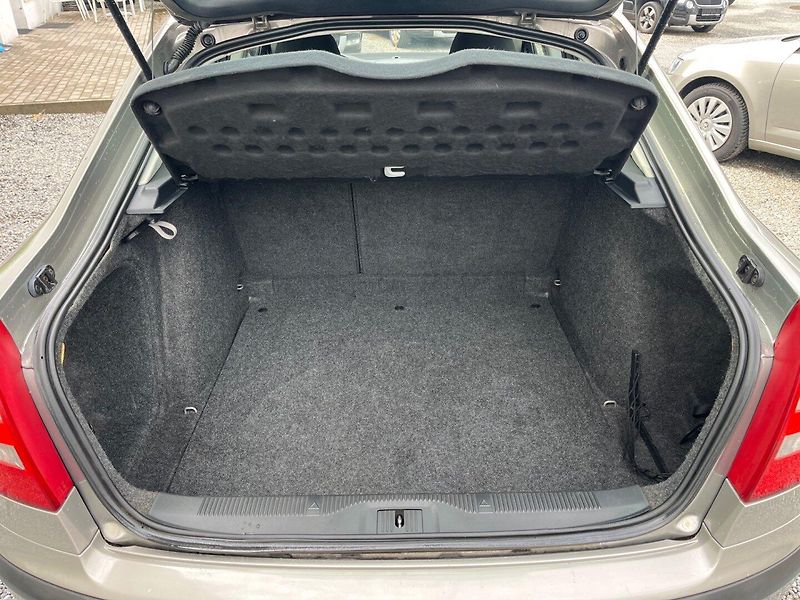 Škoda Octavia (2007) 1.9 TDI Bez DPF - fotka 12 z 21