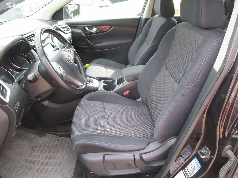 Nissan Qashqai 1,6DCI-96KW-AUTOMAT - fotka 16 z 28