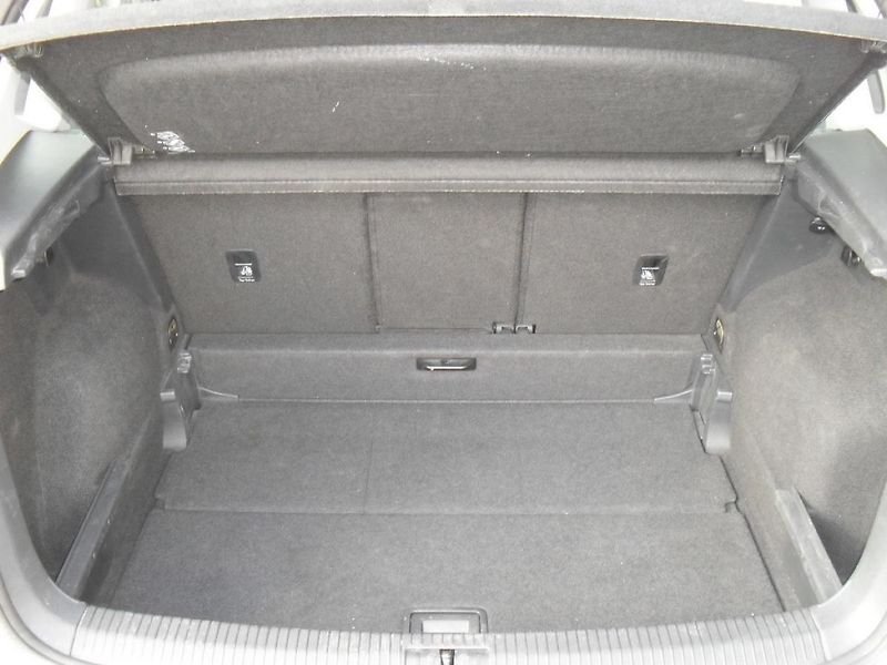 Volkswagen Golf Sportsvan 1,6 TDI Tempomat ALU kola PDC - fotka 17 z 35