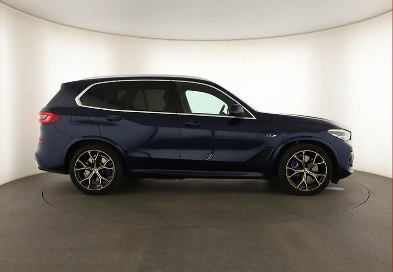 BMW X5 (2023) xDrive45e iPerf. - fotka 6 z 22