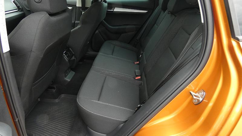 Škoda Karoq 2.0 TDI 110 kW Fresh 4x4 DSG - fotka 20 z 25