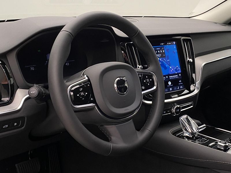 Volvo V60 (2026) T6 AWD Plug-in DARK PLUS - fotka 4 z 64