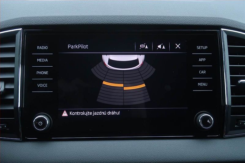 Škoda Karoq (2019) 1.6 TDI - fotka 17 z 25