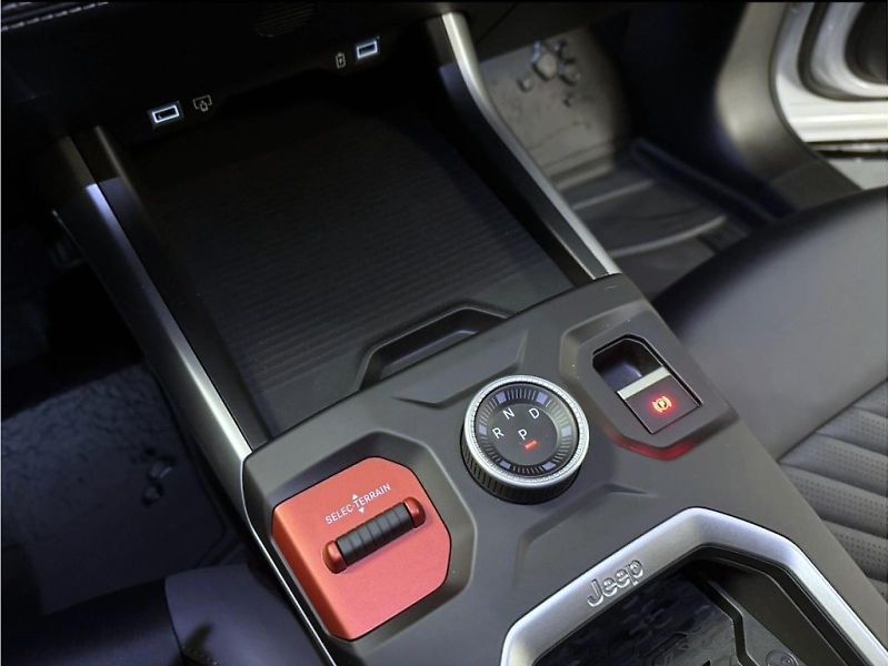 Jeep Compass (2026) NEW e-Hybrid 145k eDCT6 First - fotka 14 z 17
