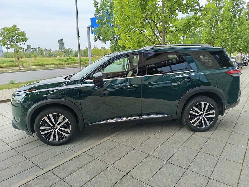Nissan Pathfinder (2025) Platinum AWD - fotka 5 z 27