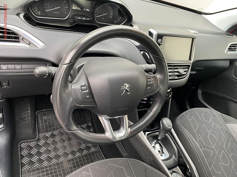 Peugeot 2008 (2017) 1.2 PT, ČR, Active, AT - fotka 13 z 20