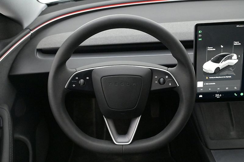 Tesla Model 3 Long Range AWD Highland - fotka 7 z 22