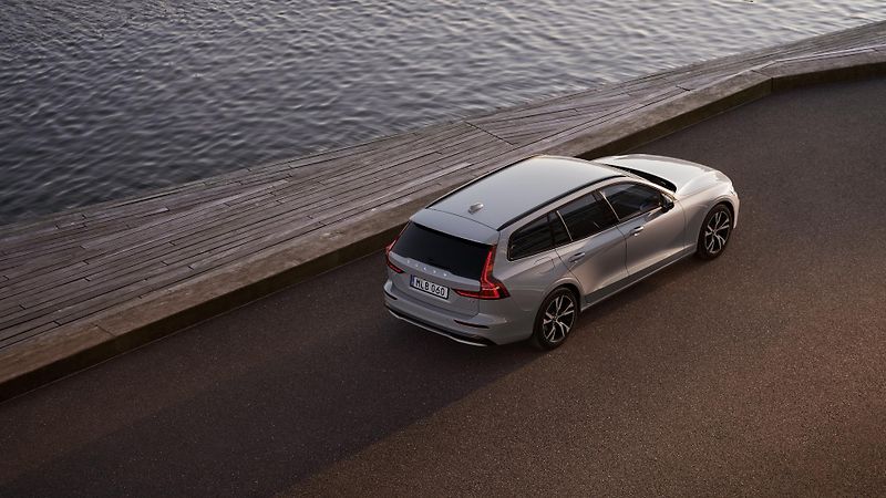 Volvo V60 (2026) B4 AUT DARK PLUS - fotka 2 z 10