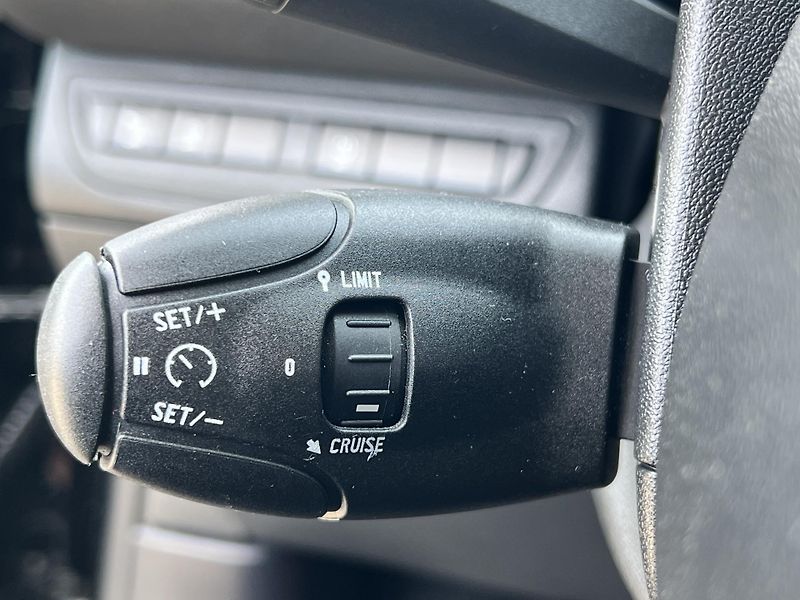 Peugeot 208 1.2i KLIMA PANORAMA TEMPOMAT - fotka 13 z 44
