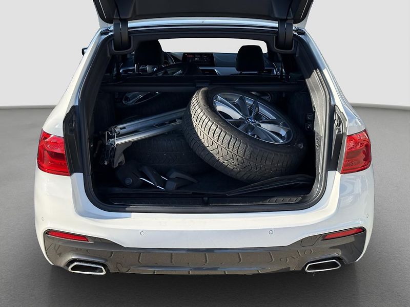 BMW Řada 5 520d xDrive Touring - fotka 17 z 18