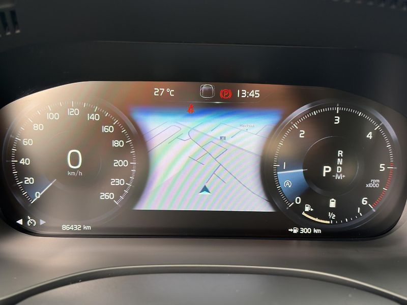 Volvo XC60 (2020) Momentum Pro B4 4x4 1.majitel - fotka 11 z 30