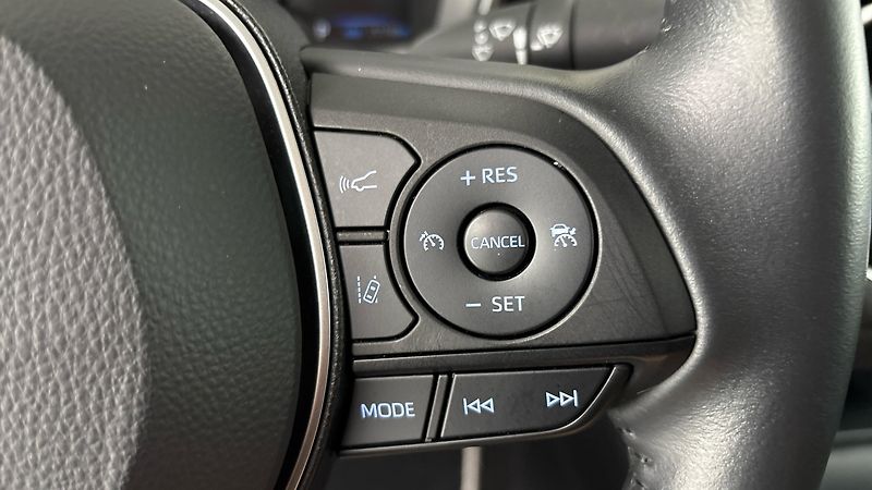 Toyota Corolla 1.8 Hybrid AUT Active Sedan - fotka 14 z 25